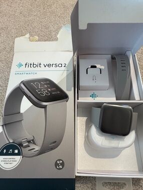 fitbit Versa 2 Smartwatch in Light Gray